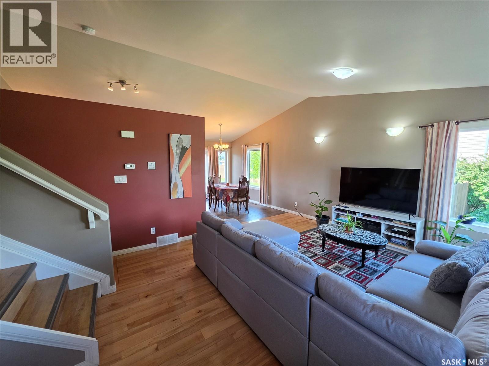 612 7th AVENUE W - 2