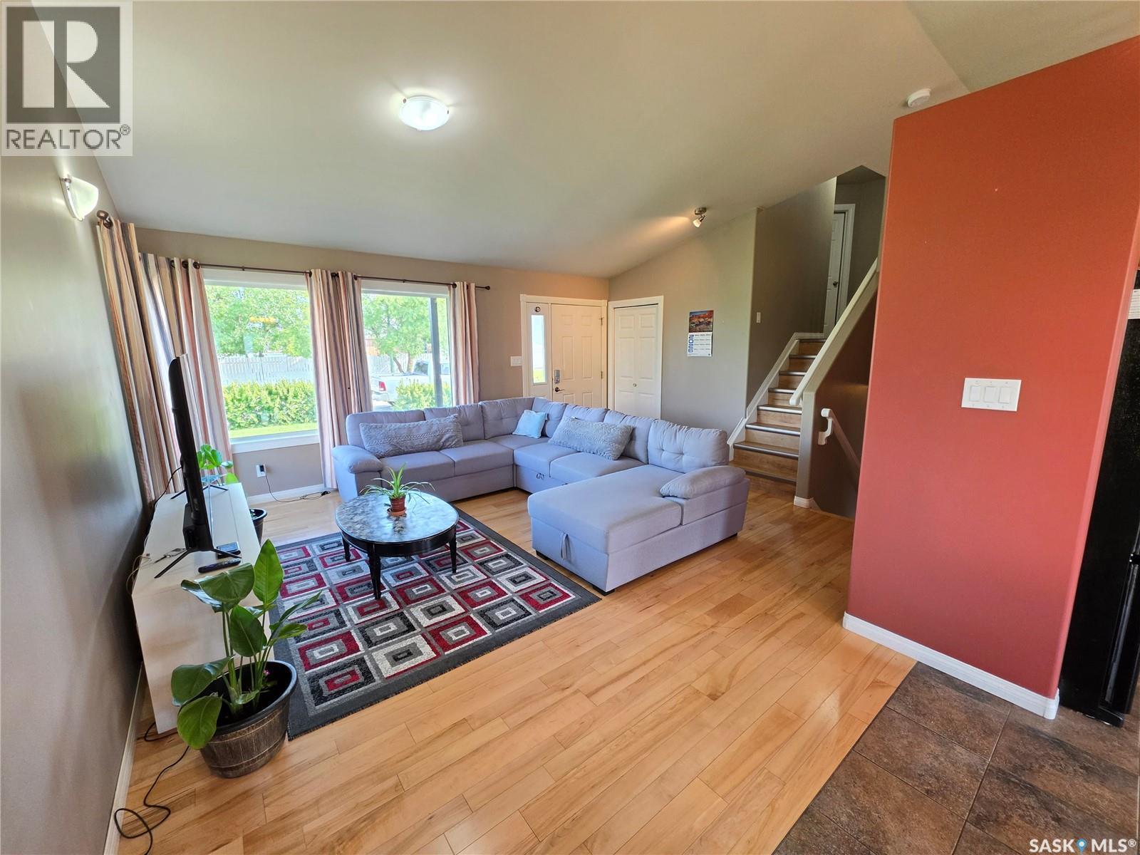 612 7th AVENUE W - 3