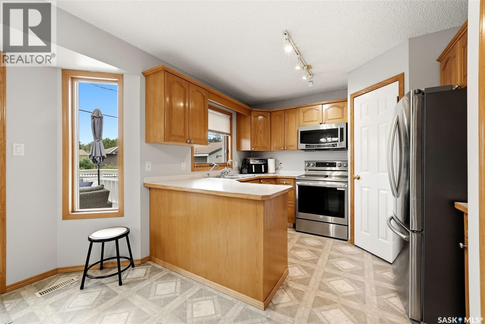 105 Courtside CRESCENT — photo 8