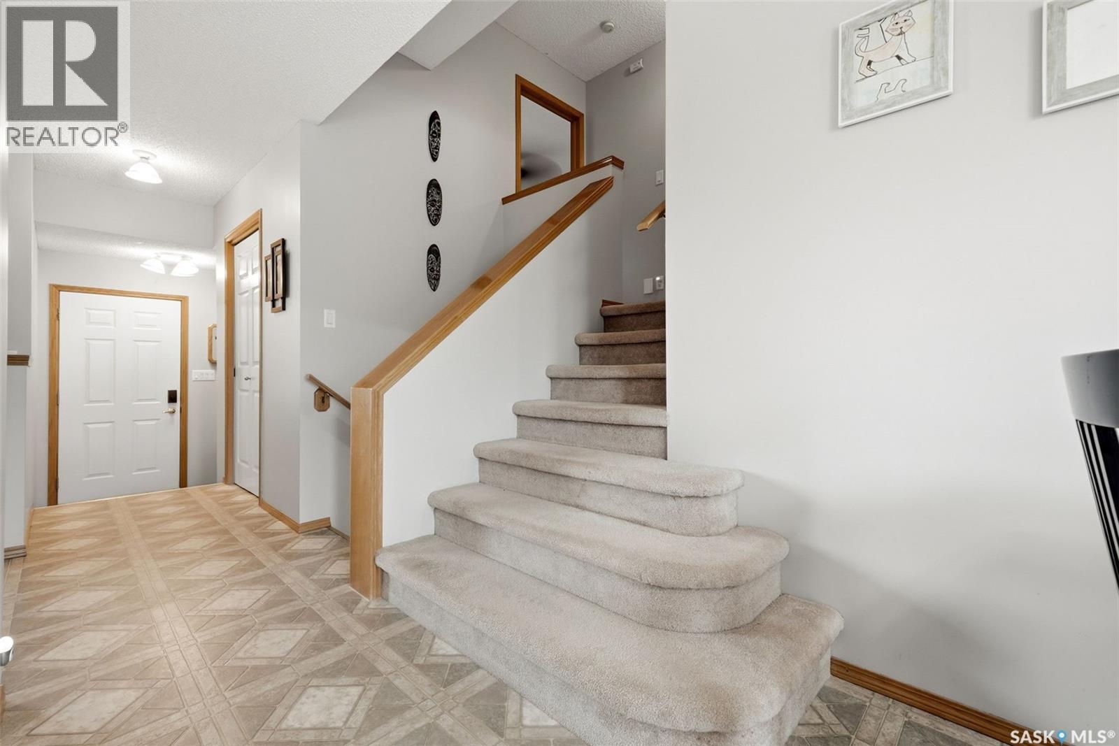 105 Courtside CRESCENT — photo 14