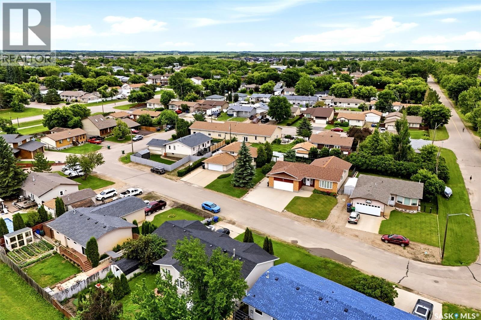 105 Courtside CRESCENT — photo 44