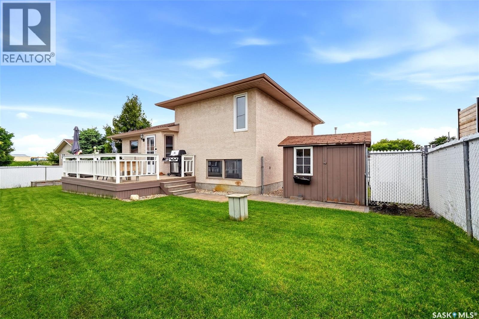 105 Courtside CRESCENT — photo 38