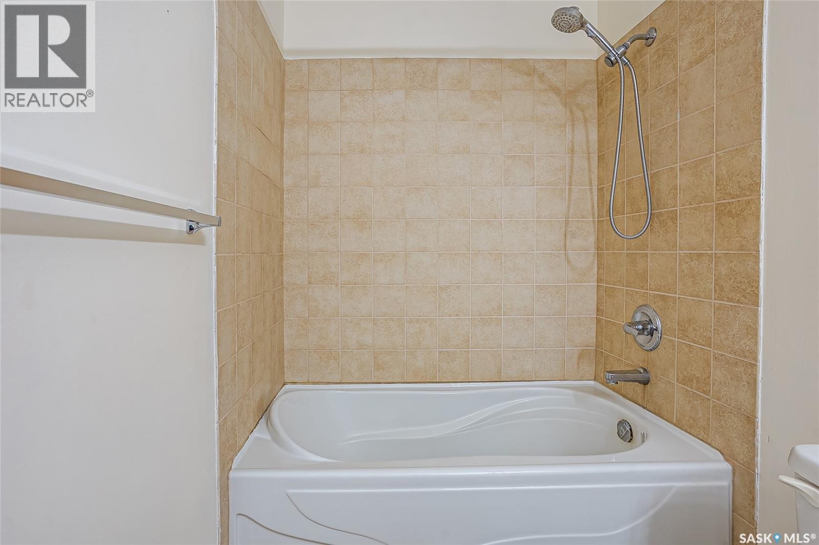 304D1 1121 Mckercher DRIVE — photo 16