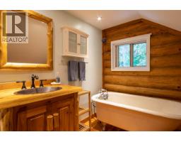 823 Crandall Road, Golden, BC V0A1H2 Photo 12