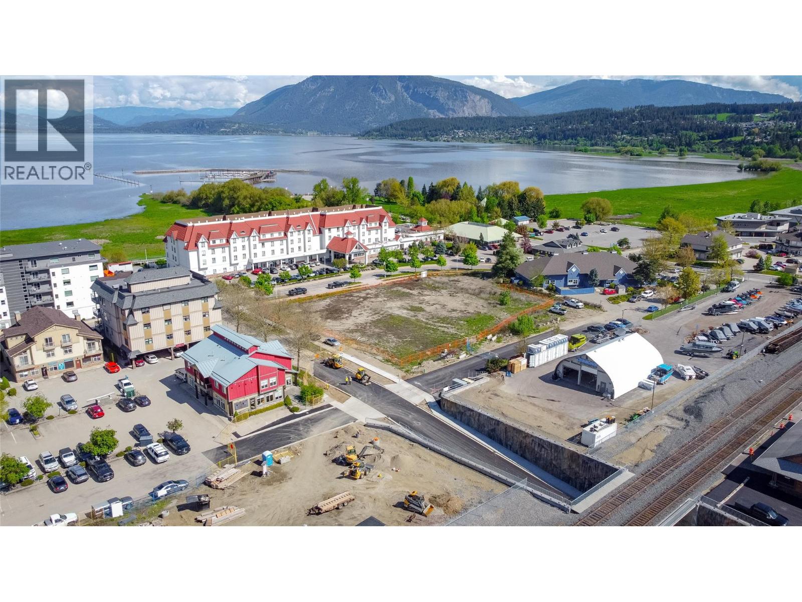  250 Harbourfront Drive Northeast, Salmon Arm