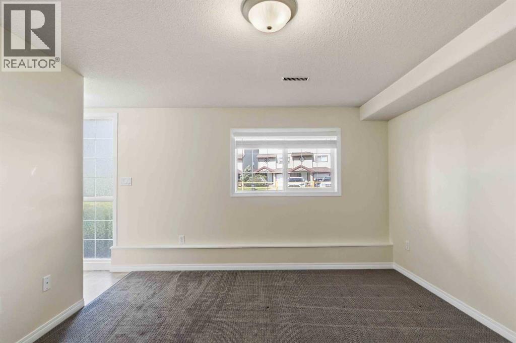 #10 220 Swanson Crescent - 31