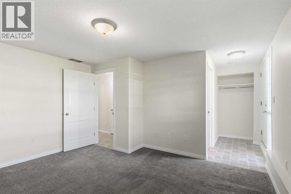 #10 220 Swanson Crescent - 32