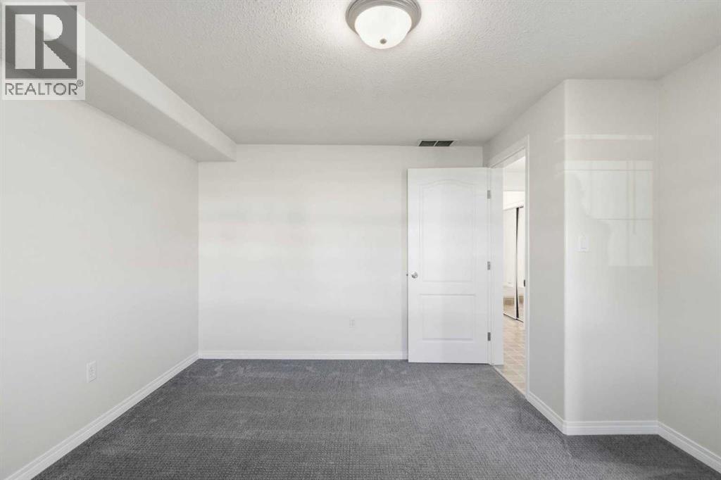 #10 220 Swanson Crescent - 33