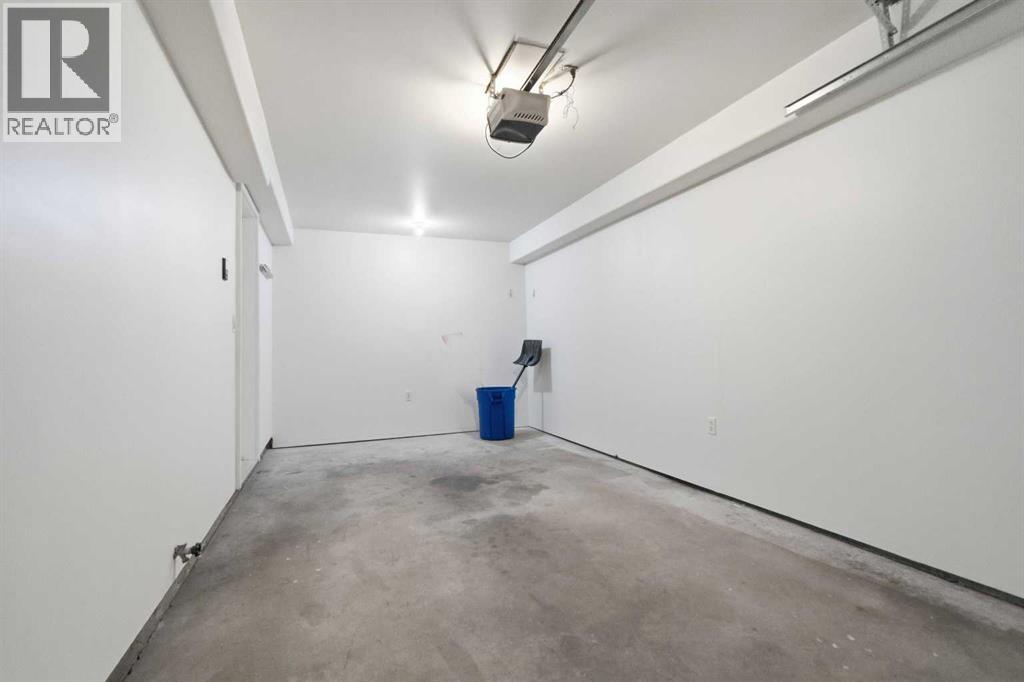 #10 220 Swanson Crescent - 36