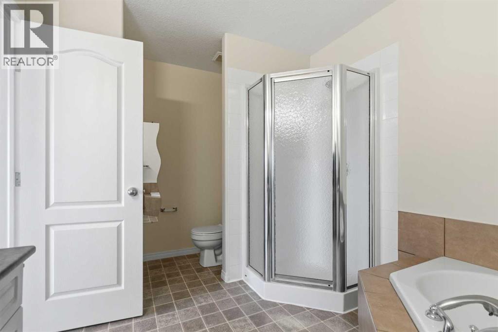 #10 220 Swanson Crescent - 24
