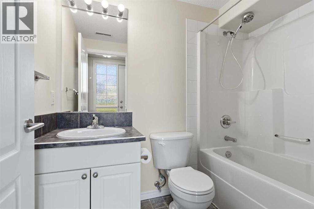 #10 220 Swanson Crescent - 34