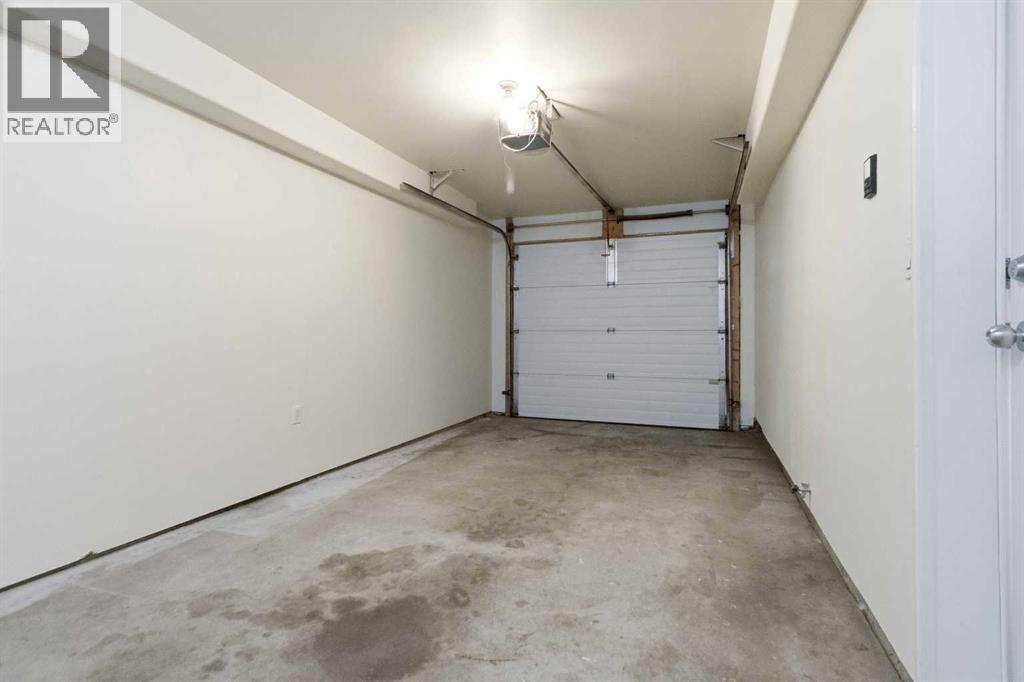 #10 220 Swanson Crescent - 35