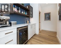 4pc Ensuite bath - 10202 Kalamalka Road, Coldstream, BC V1B1L7 Photo 13