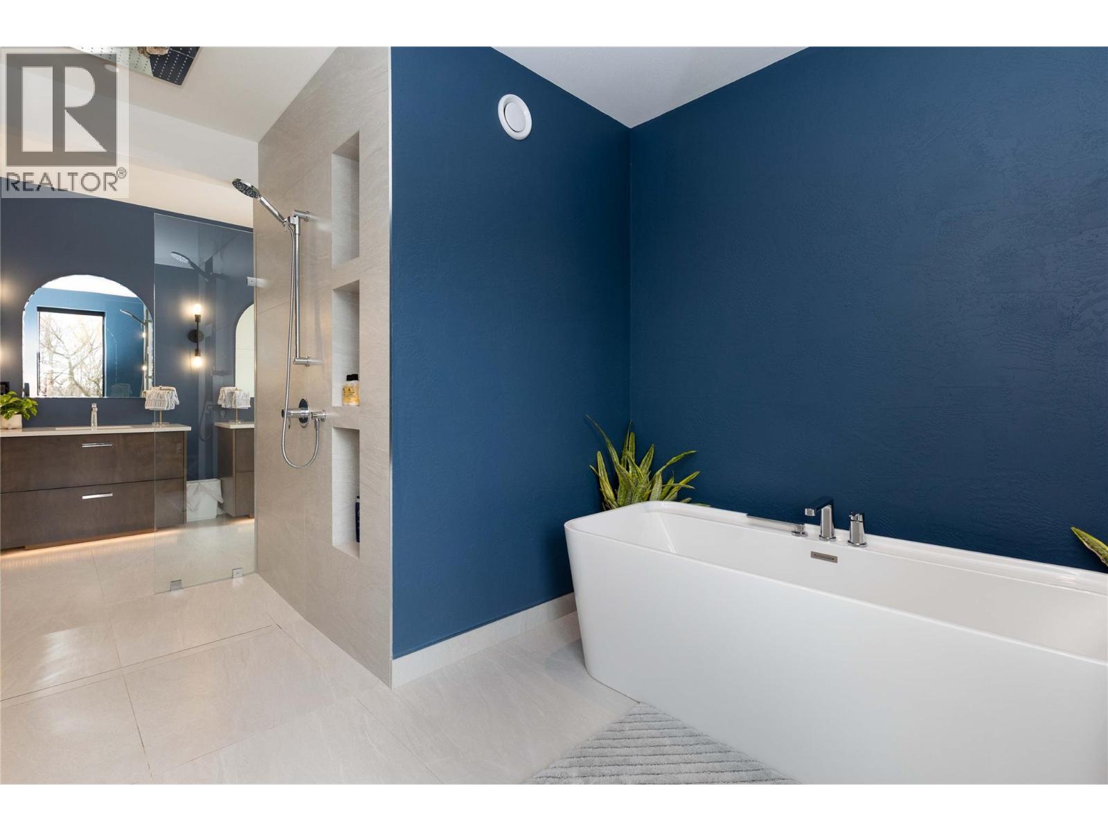 10202 Kalamalka Road - 20