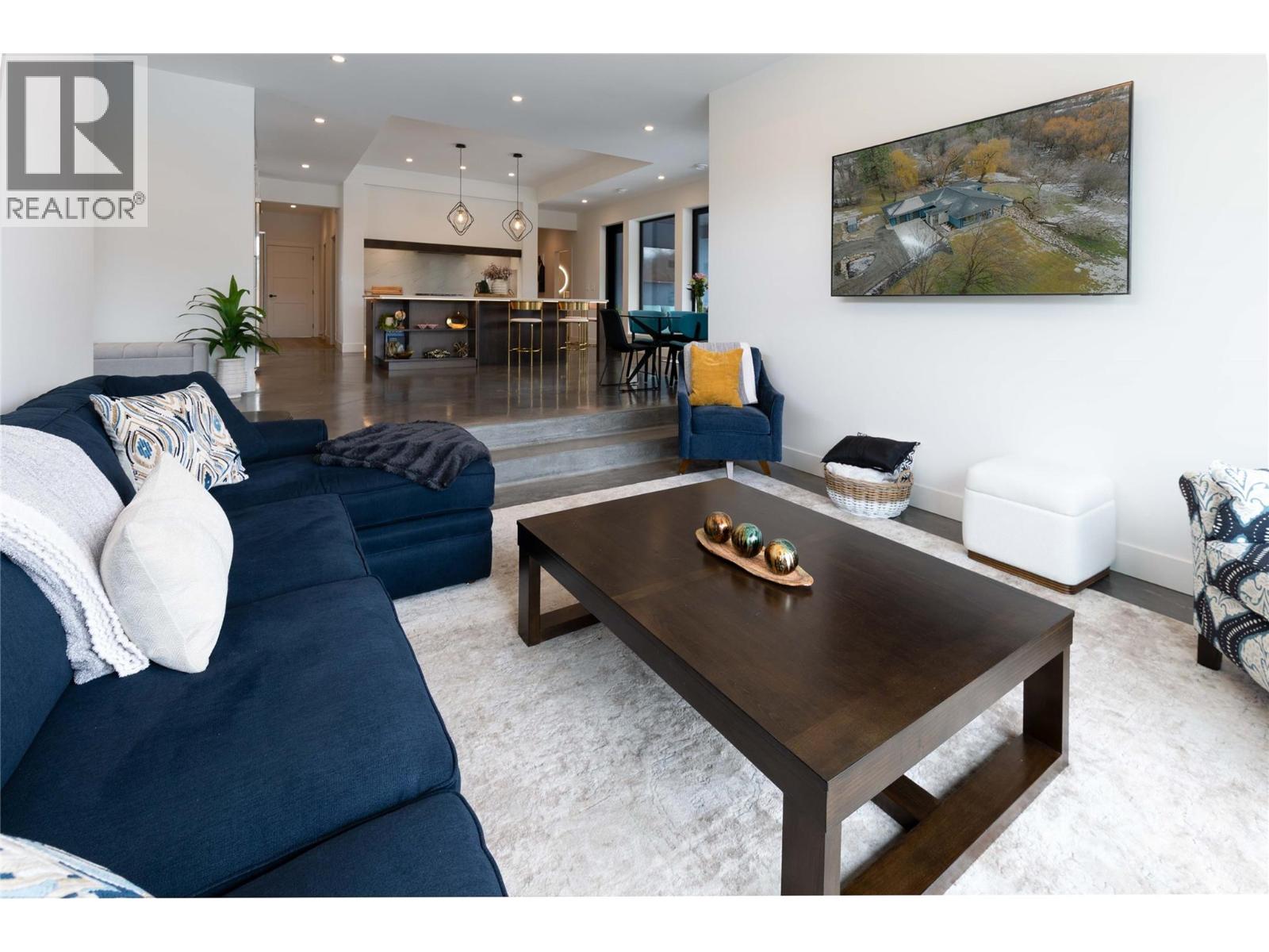10202 Kalamalka Road - 12