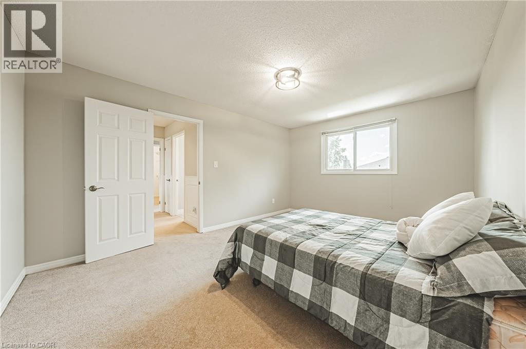 39 PARKWOOD Crescent - 31