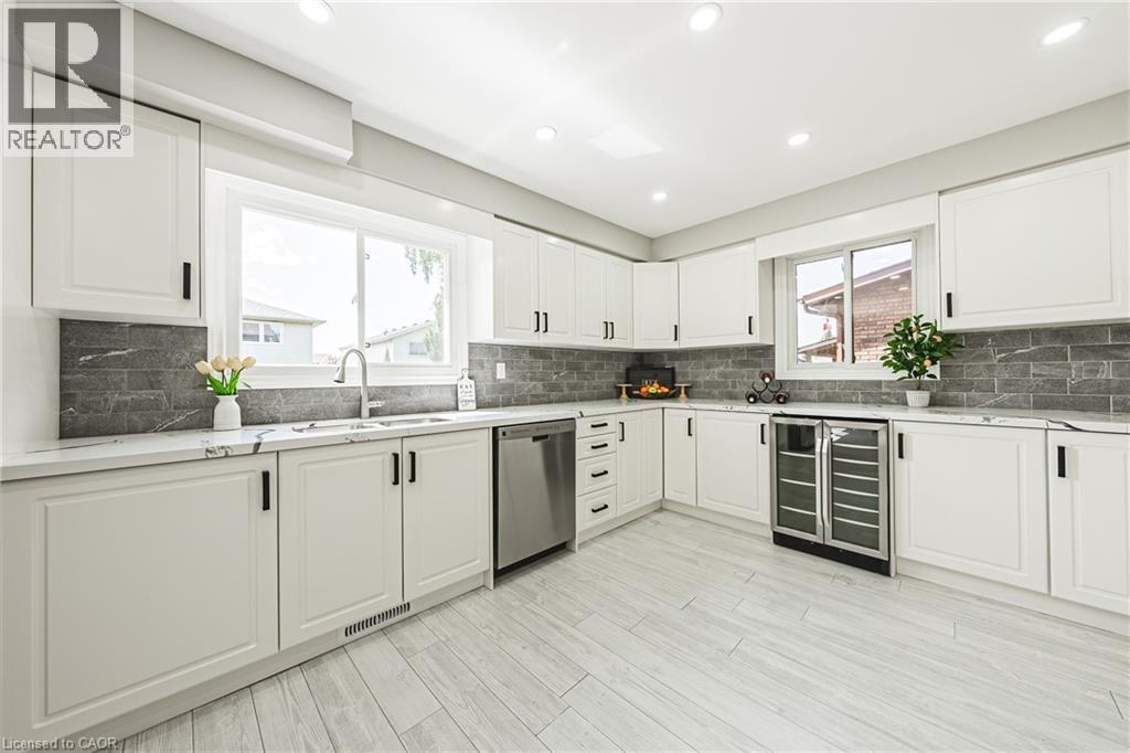 39 PARKWOOD Crescent - 7