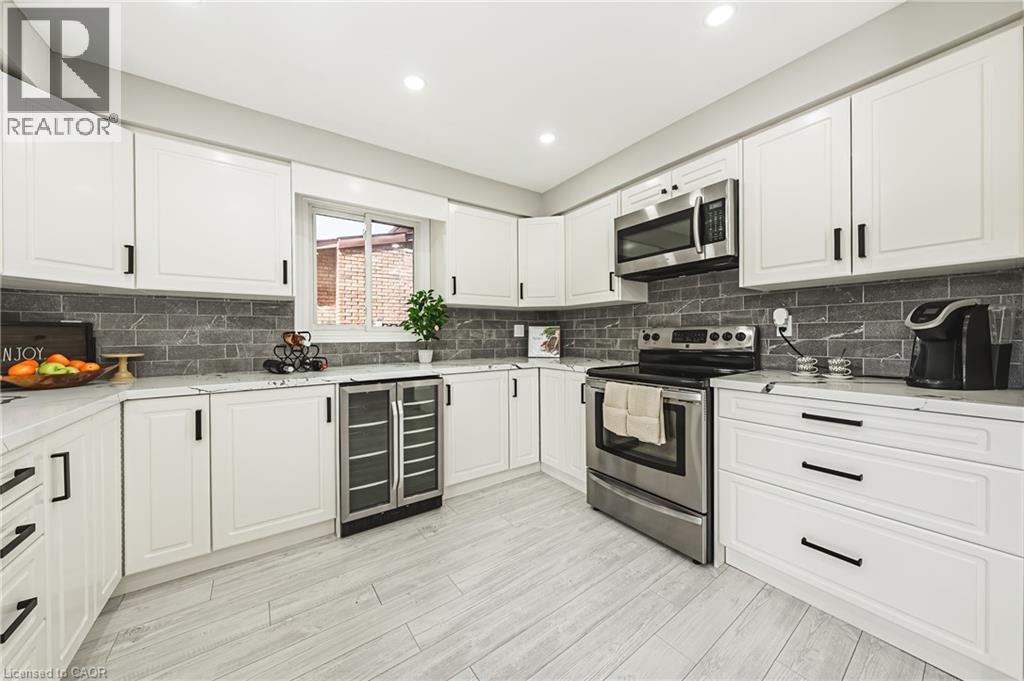 39 PARKWOOD Crescent - 9