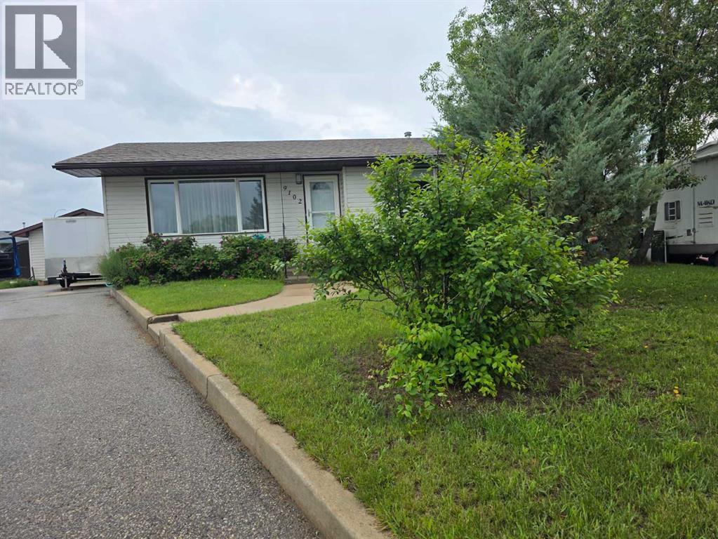 9102 99a Avenue - photo 3