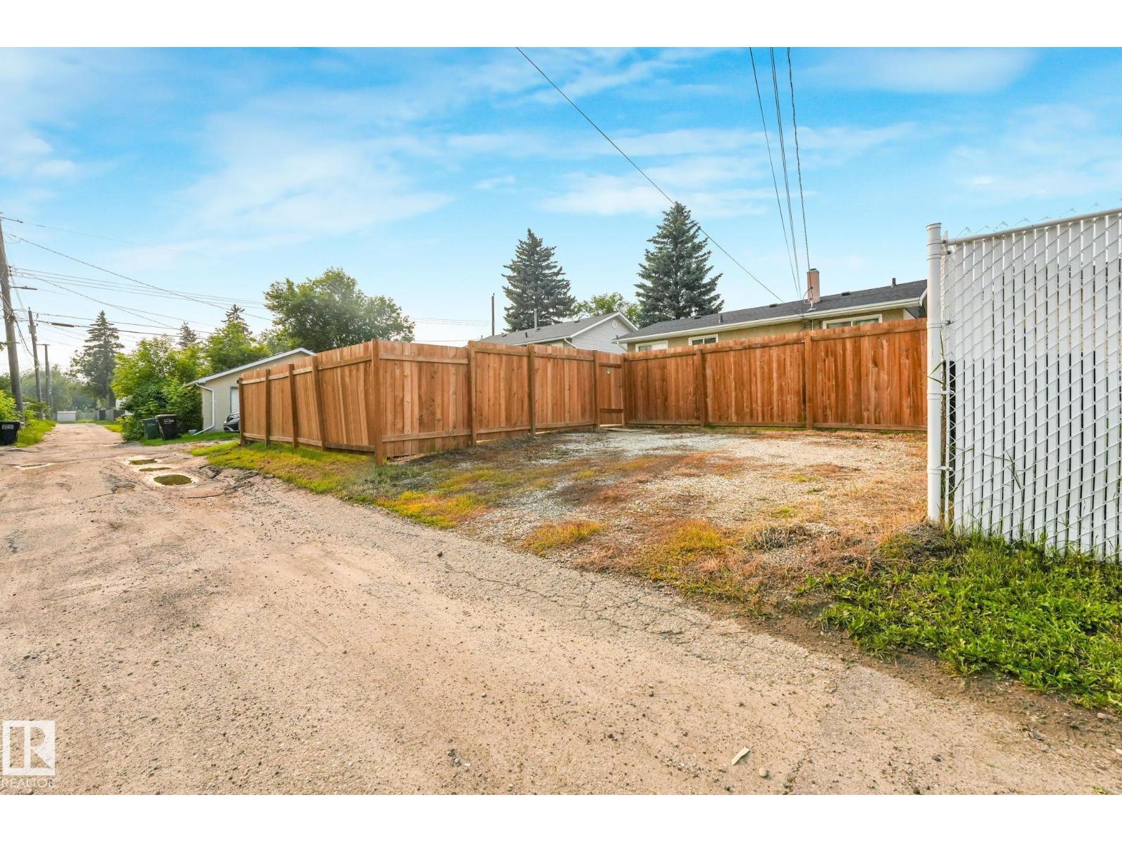 13307 133 AV NW - 10