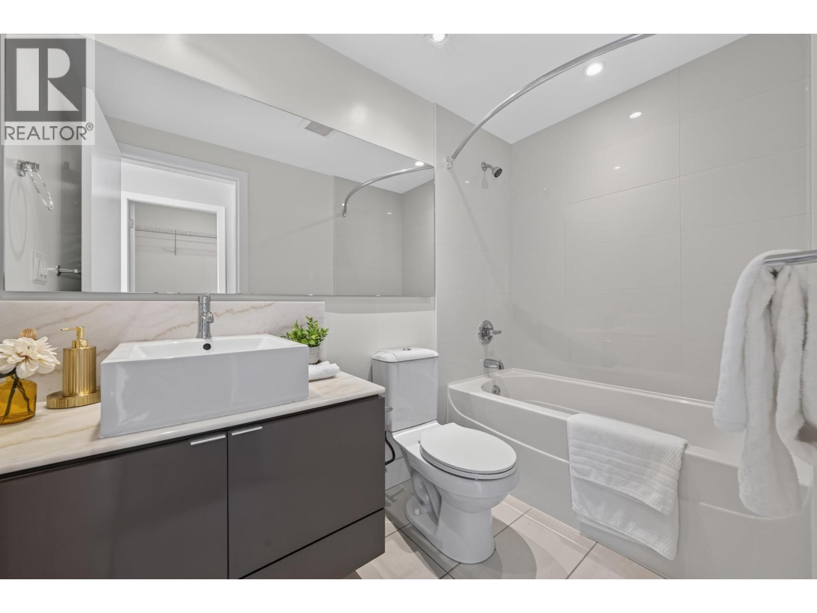 3 Bed, 2 Bath House for Sale in Burnaby – 2401 4808 HAZEL STREET, Burnaby – MLS# R3140733 - Image 27