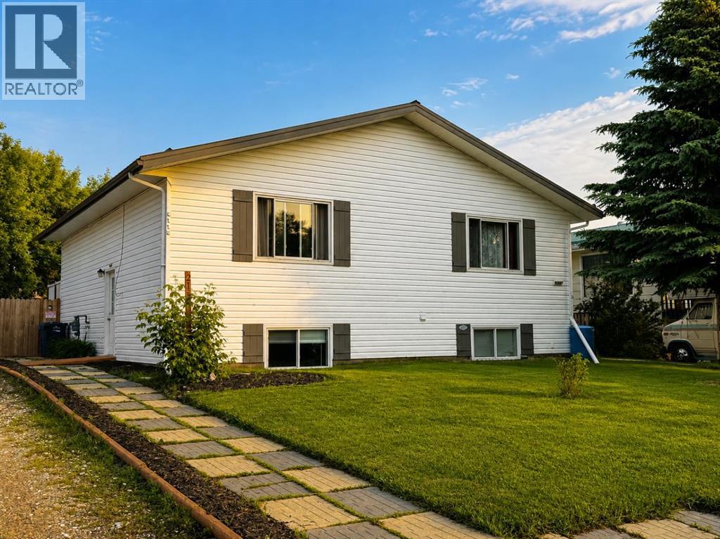 2119 23 Ave Close - 1