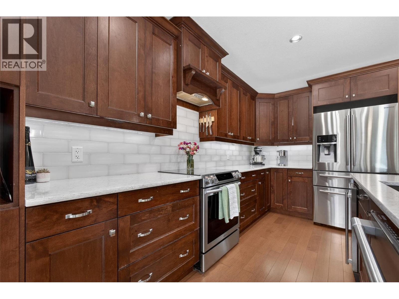4588 Raymer Road - 12