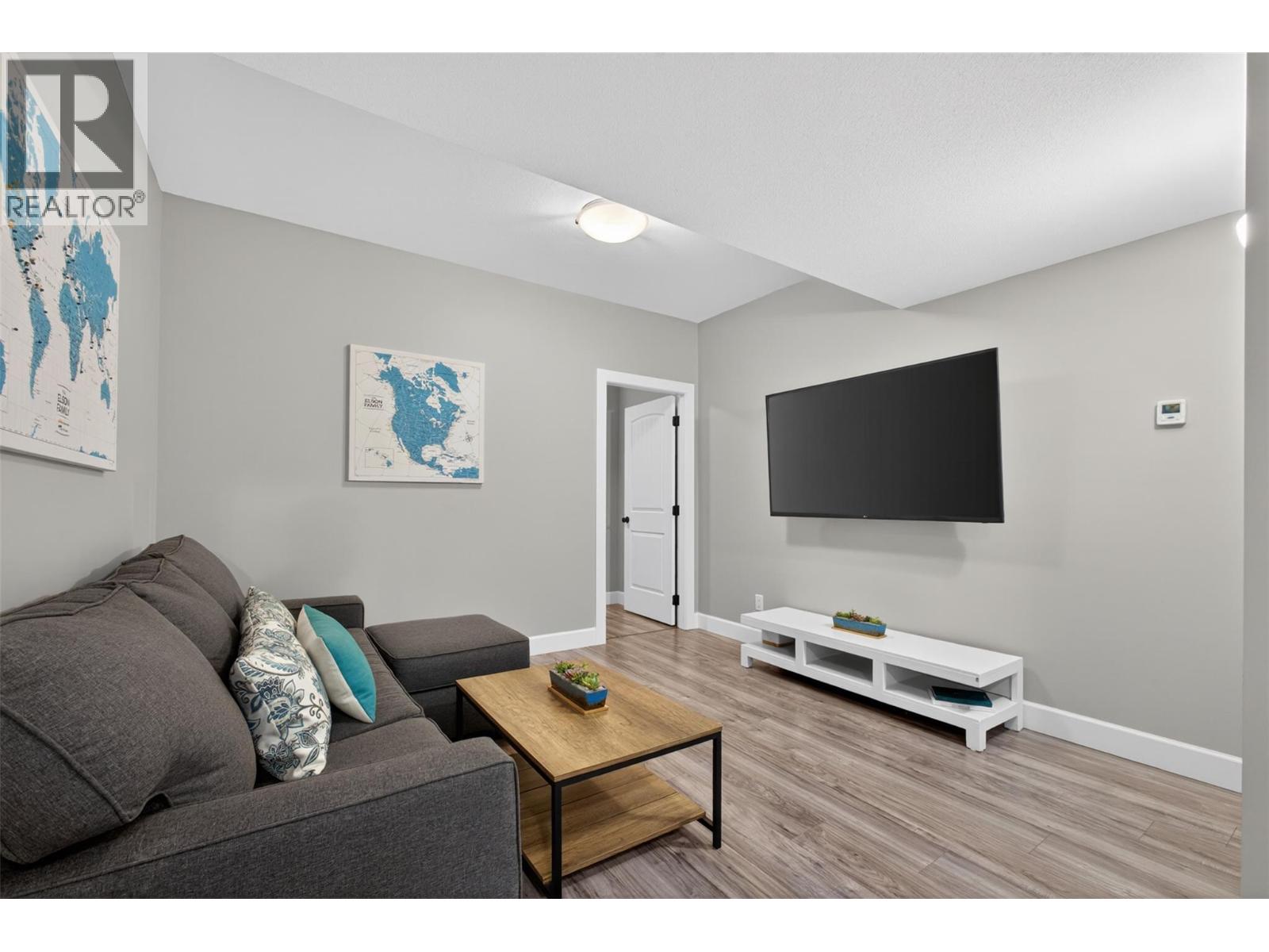 4588 Raymer Road - 54