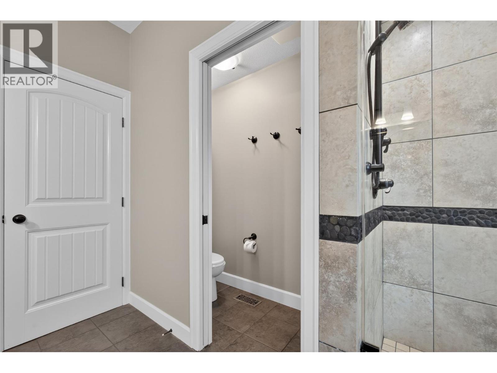 4588 Raymer Road - 21