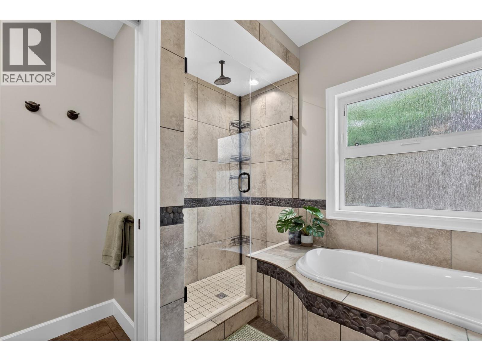 4588 Raymer Road - 24