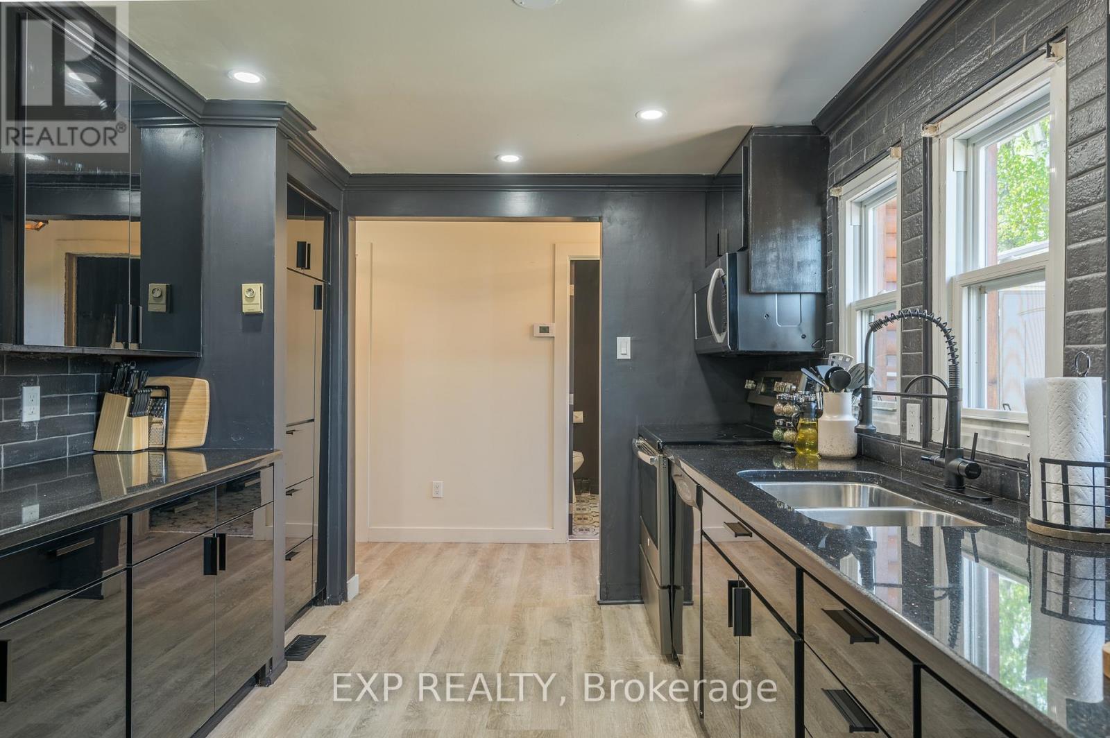 #30 6108 CURTIS POINT ROAD - 33