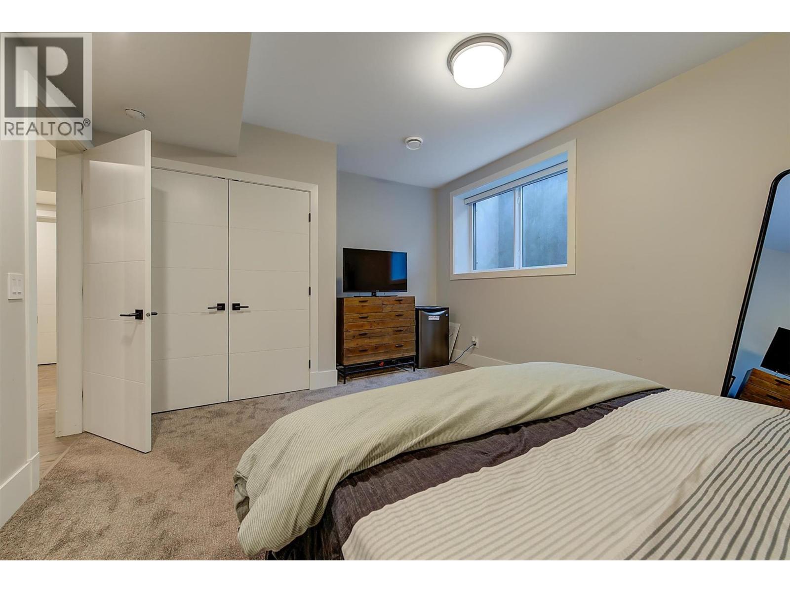 1612 Vincent Place - 79