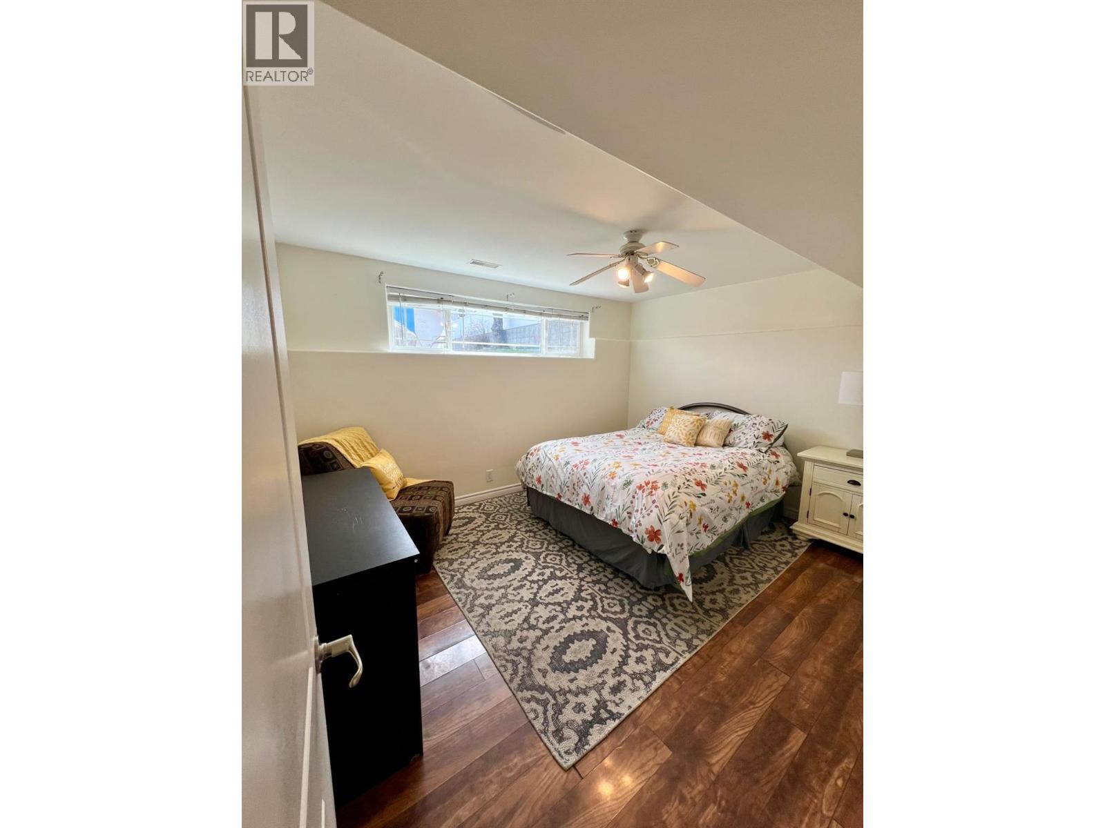 1515 ROBINSON Crescent - 15