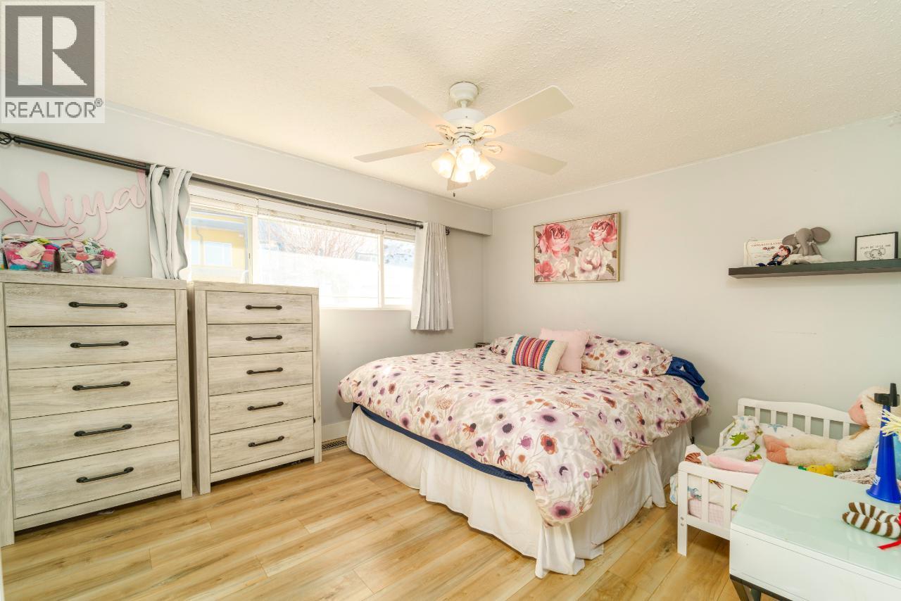 1515 ROBINSON Crescent - 16