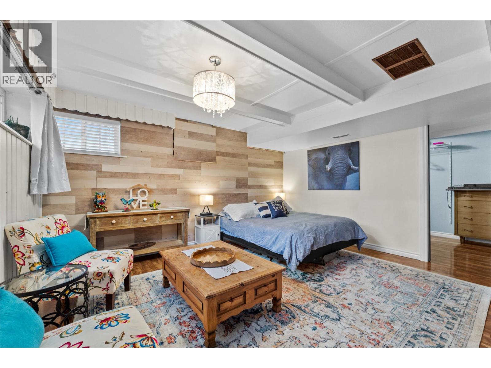 1515 ROBINSON Crescent - 20