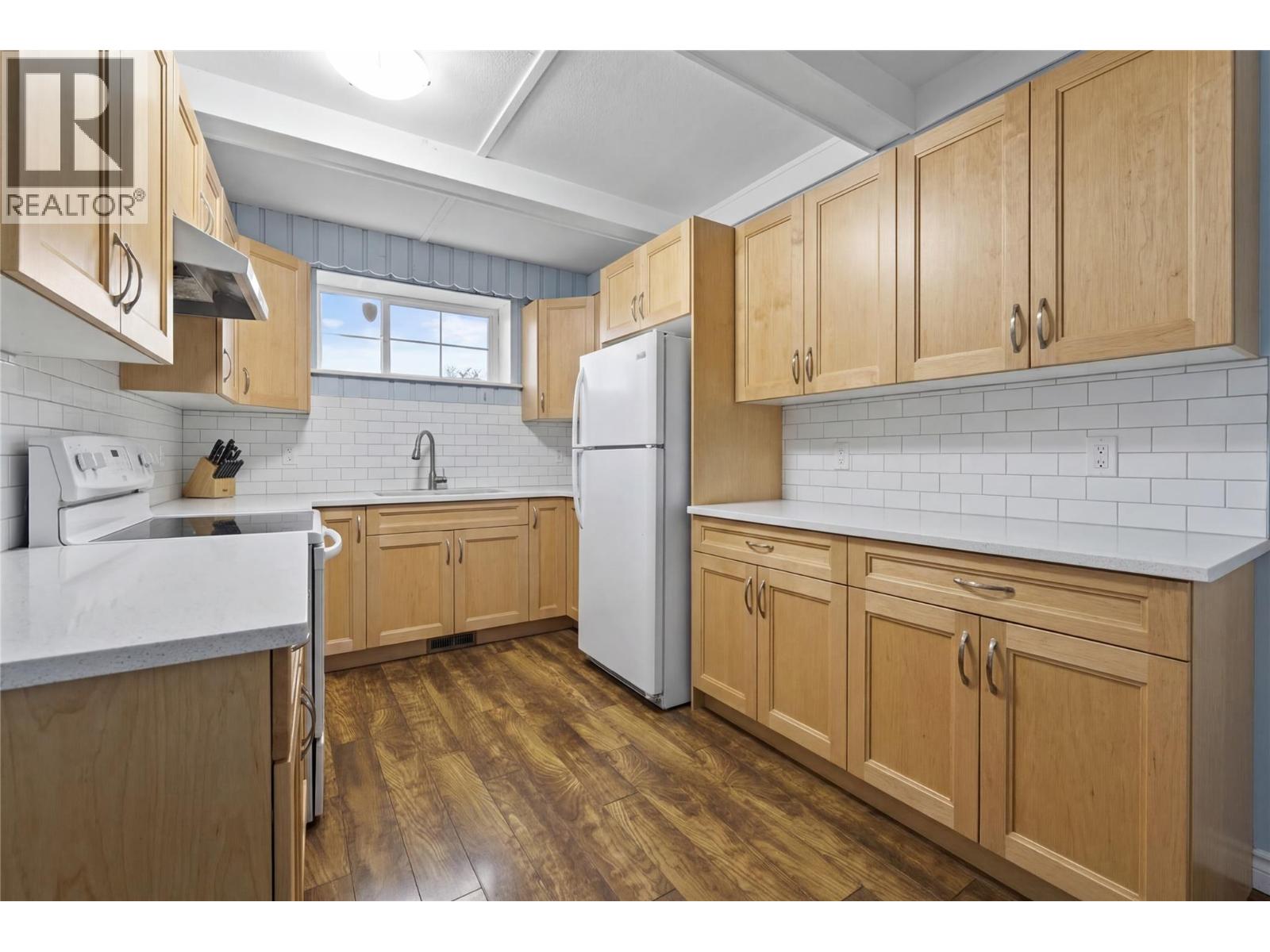 1515 ROBINSON Crescent - 24
