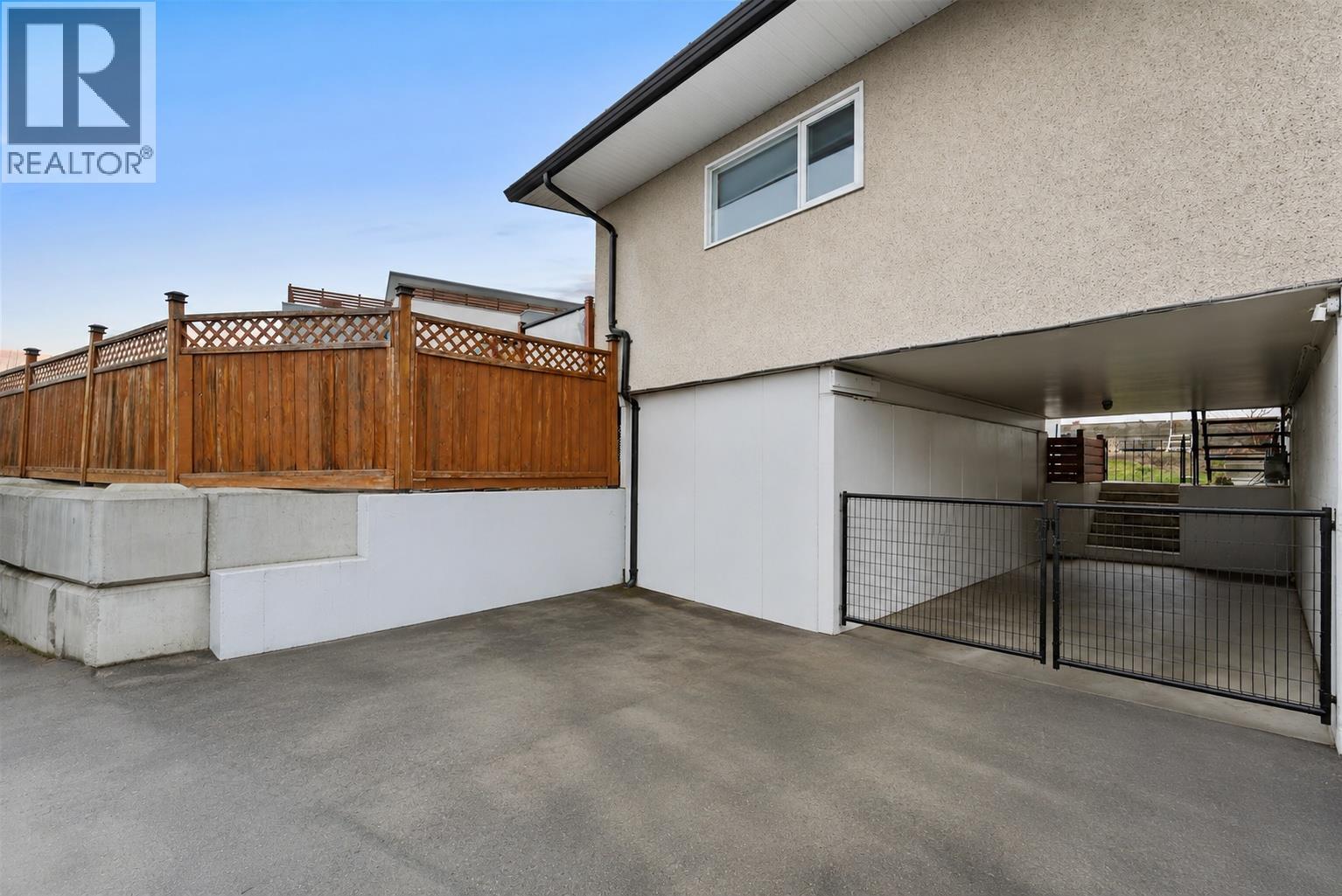 1515 ROBINSON Crescent - 26