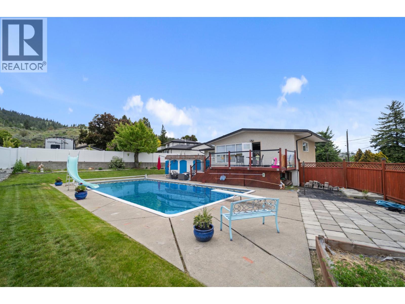 1515 ROBINSON Crescent - 29