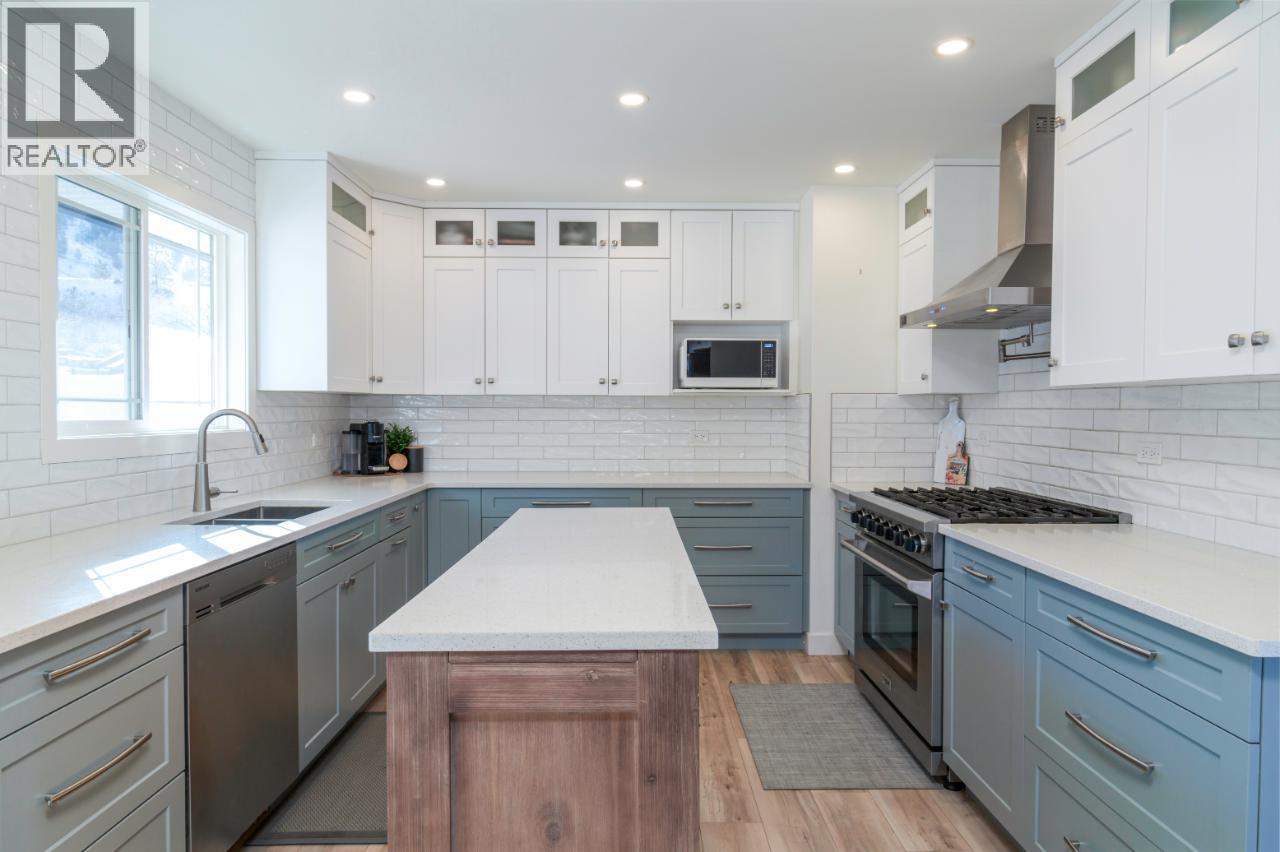 1515 ROBINSON Crescent - 5