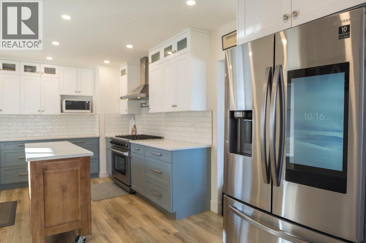 1515 ROBINSON Crescent - 6