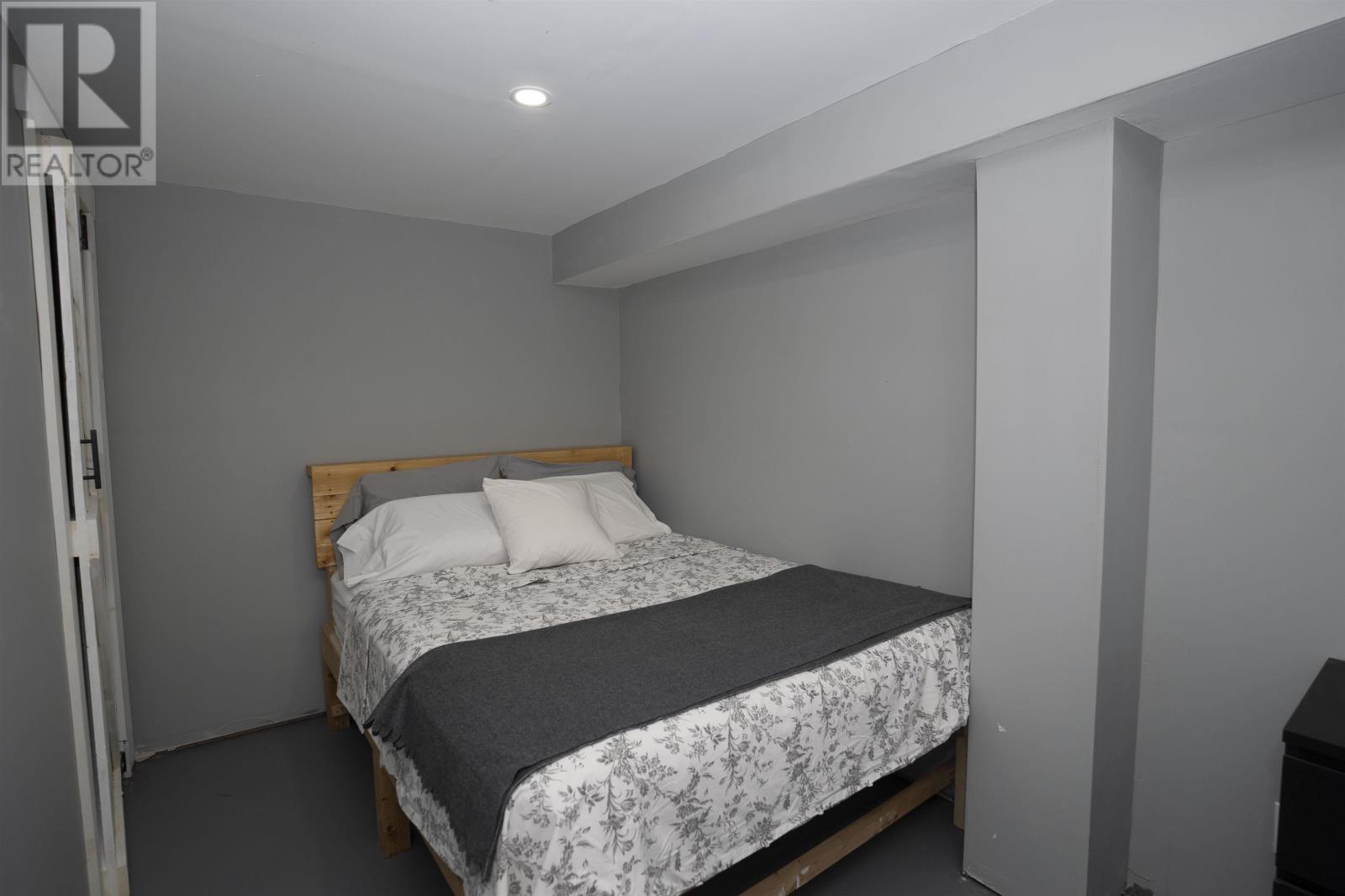 79 VERA AVE - 36