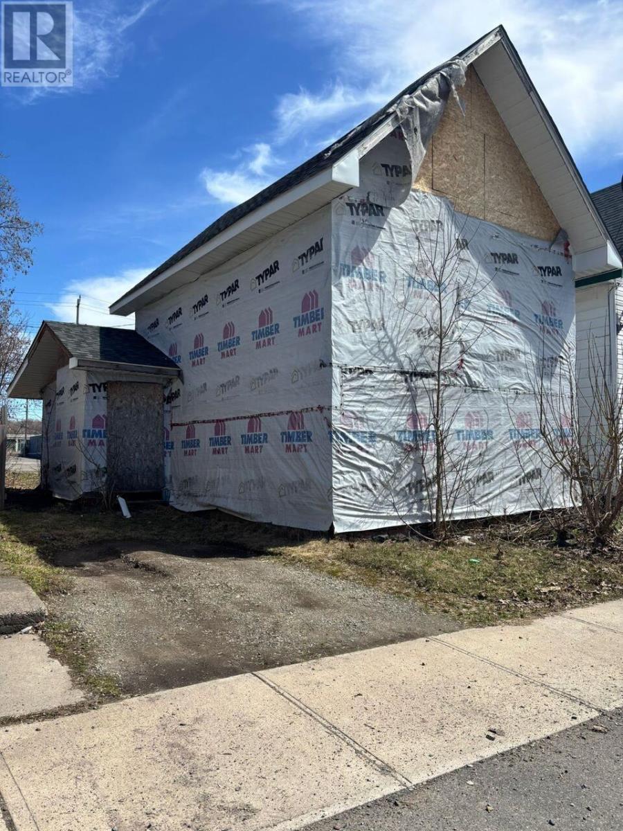 8 Grace ST - 1