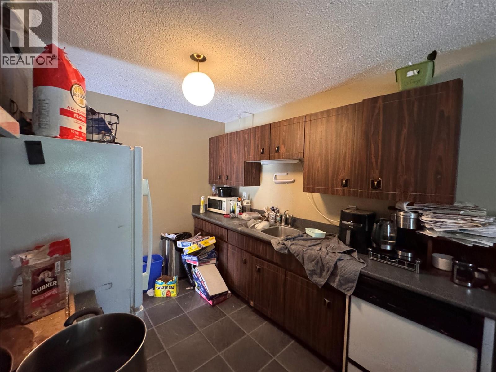 2515 EDGEMOUNT Avenue - 7