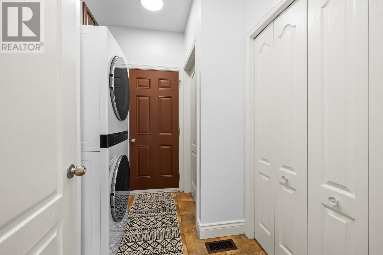 3 Stacy Lane - Image 24