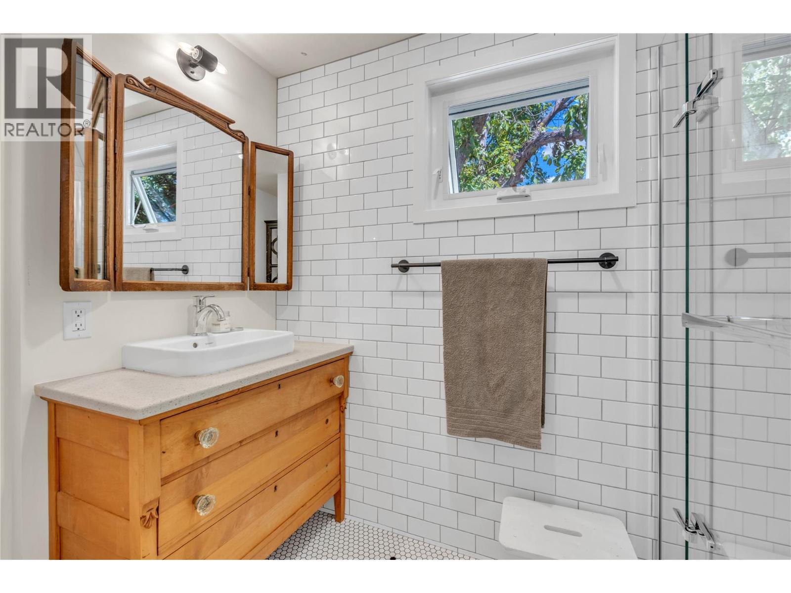 6611 Nixon Road - 33