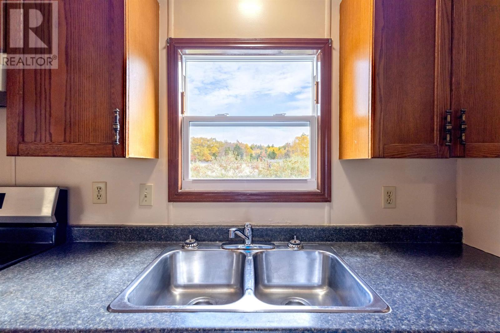 6 Second Street - 12