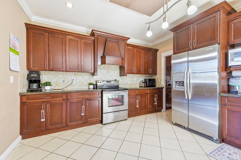 5 Bed, 5 Bath House for Sale in Surrey – 14588 62 AVENUE, Surrey – MLS# R3141486 - Image 8