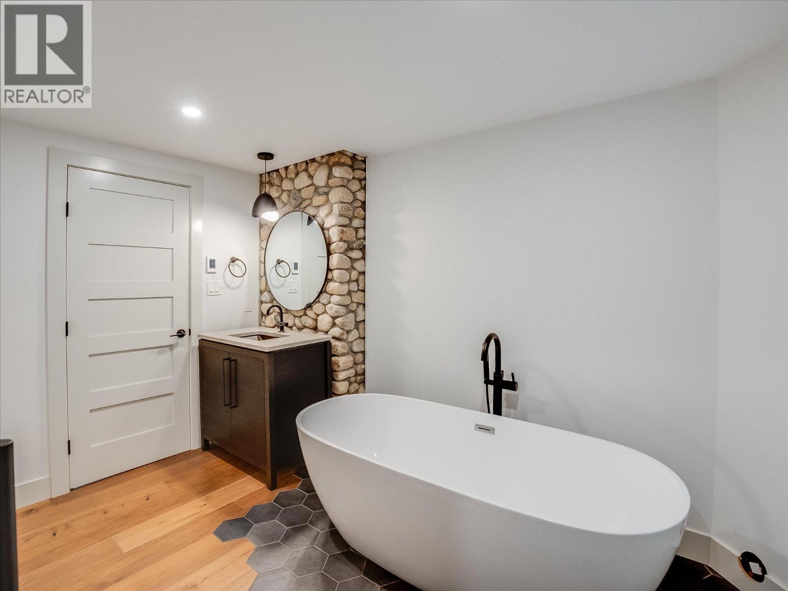 4225 3A Highway, Nelson