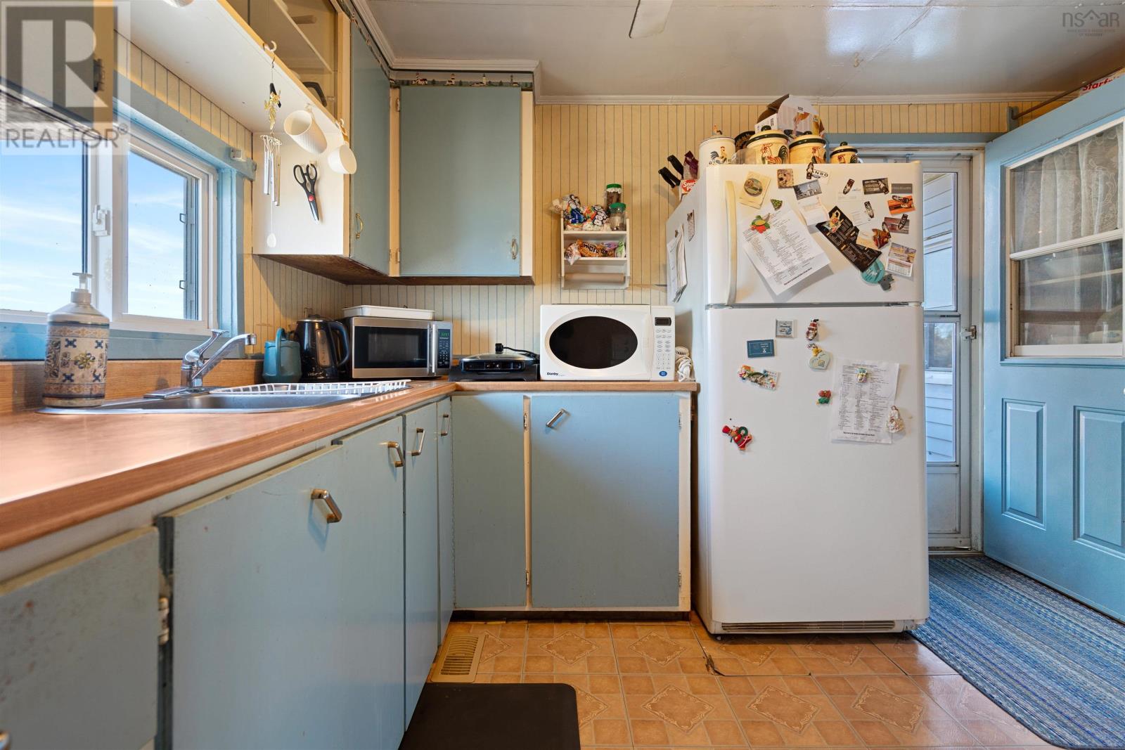 2145 316 Highway - 44