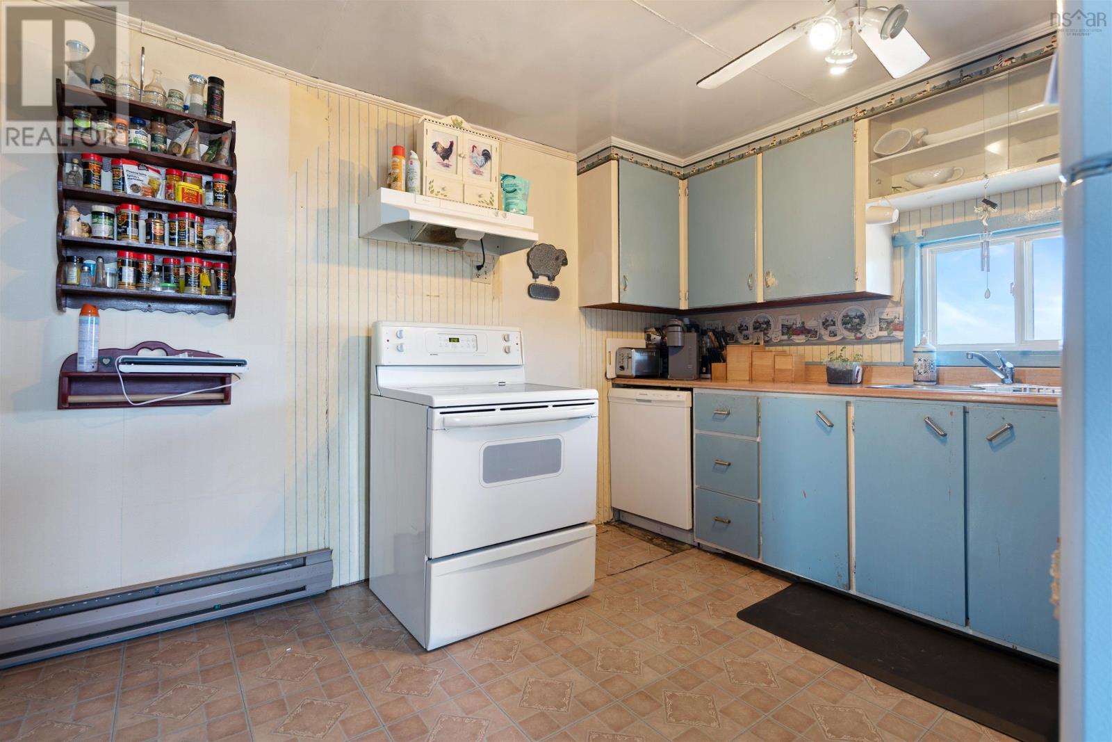 2145 316 Highway - 43